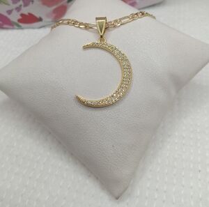 Elegant Gold Crescent Moon Necklace